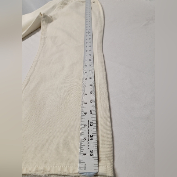 PISTOLA size 26 waist 4 button fly, light whiskering on pockets and crop hem - Picture 9 of 9